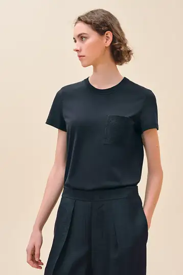 Camiseta-negra-Hermes-boho-chic lujo silencioso