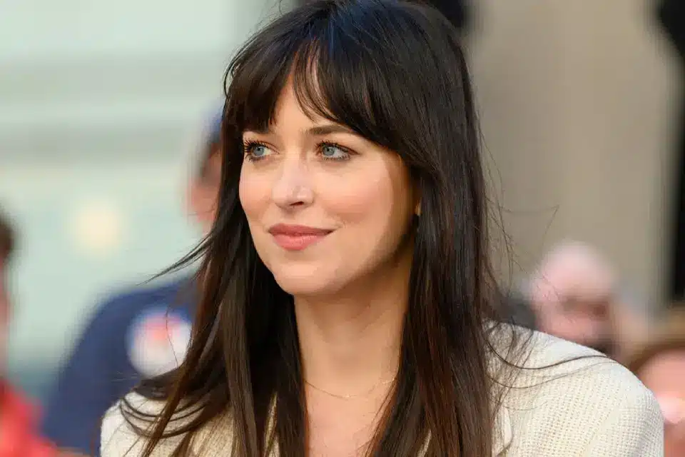 Dakota-Johnson-elegancia-relajada